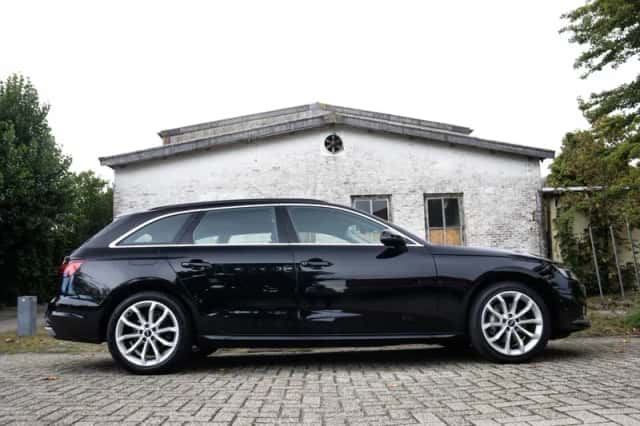 Audi A4 (2022) thumbnail 4