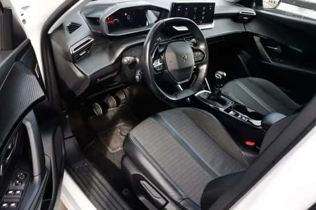 Peugeot 2008 (2022) thumbnail 3