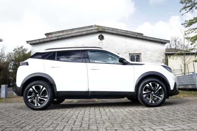 Peugeot 2008 (2022) thumbnail 4