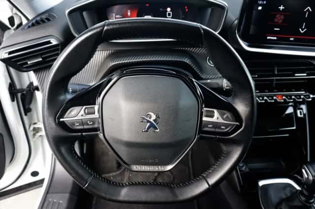 Peugeot 2008 (2022) thumbnail 5