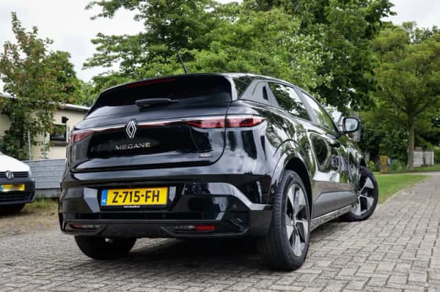 Renault Mégane E-Tech (2024) thumbnail 2