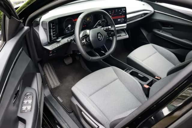 Renault Mégane E-Tech (2024) thumbnail 3