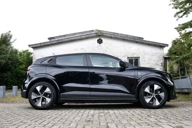 Renault Mégane E-Tech (2024) thumbnail 4