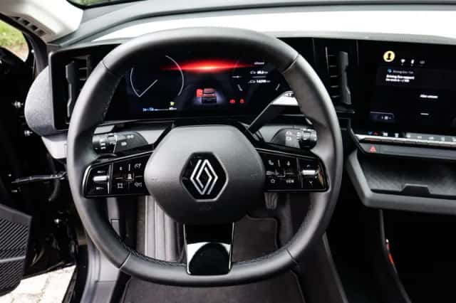 Renault Mégane E-Tech (2024) thumbnail 5