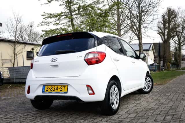 Hyundai i10 (2023) thumbnail 2