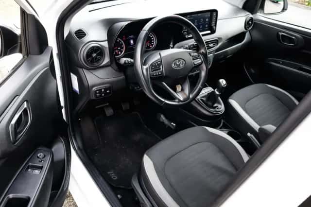 Hyundai i10 (2023) thumbnail 3