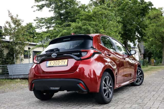 Toyota Yaris (2021) thumbnail 2