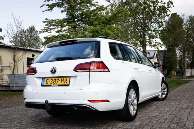 Volkswagen Golf (2019) thumbnail 2