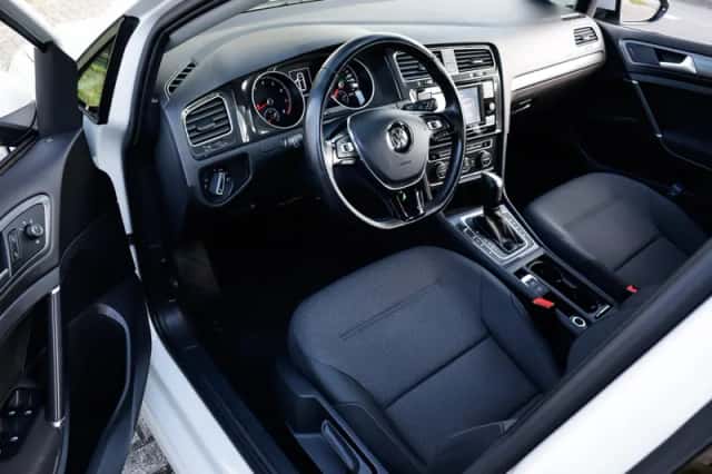 Volkswagen Golf (2019) thumbnail 3