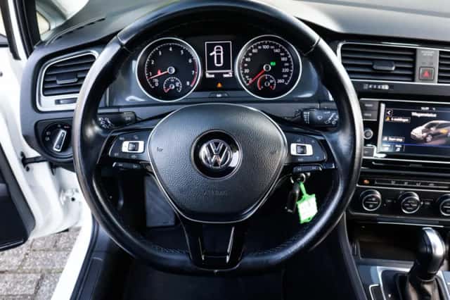Volkswagen Golf (2019) thumbnail 5