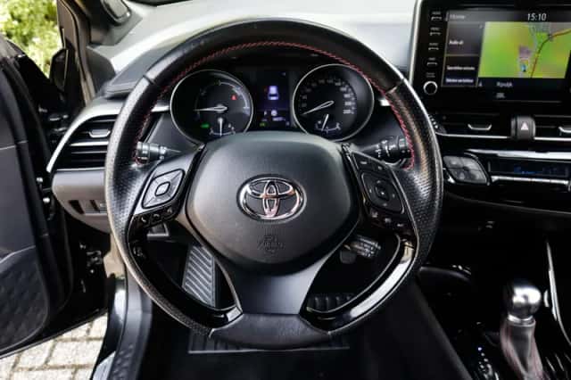 Toyota C-HR (2022) thumbnail 5