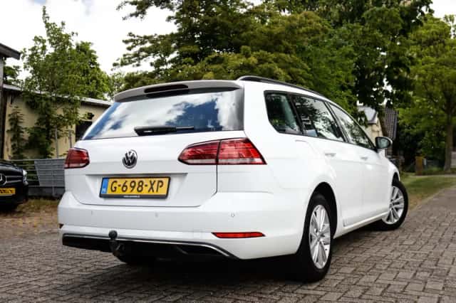 Volkswagen Golf (2020) thumbnail 2