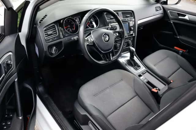 Volkswagen Golf (2020) thumbnail 3