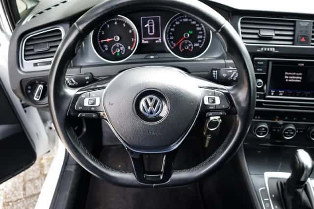 Volkswagen Golf (2020) thumbnail 5