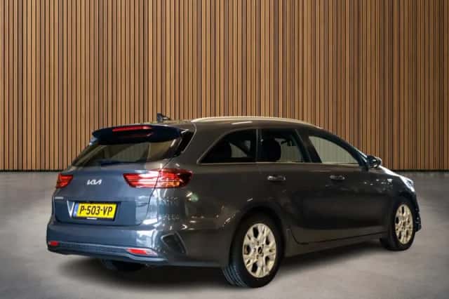 Kia Ceed (2022) thumbnail 2