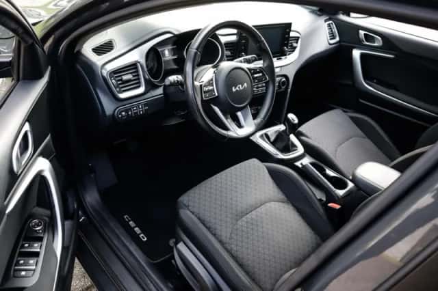 Kia Ceed (2022) thumbnail 3
