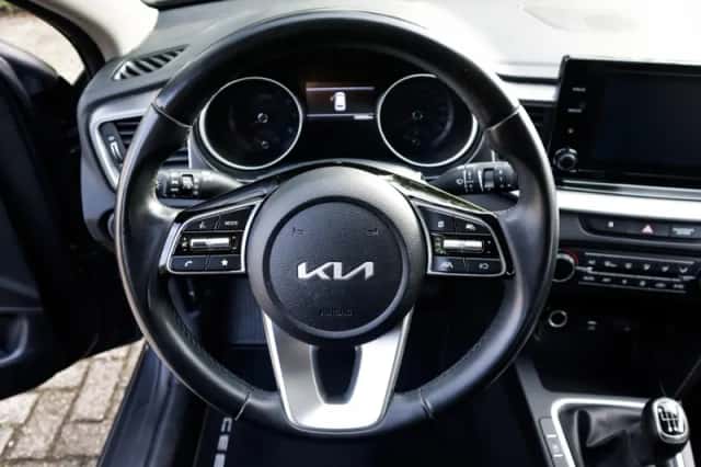 Kia Ceed (2022) thumbnail 5