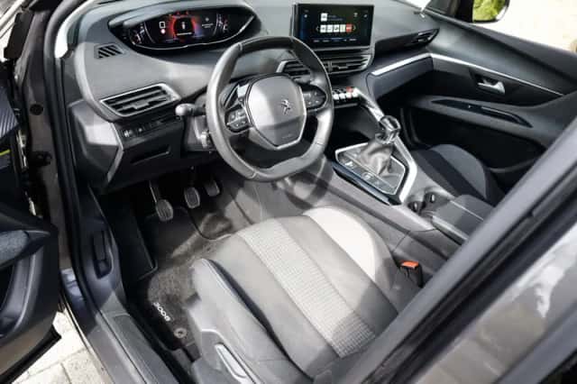Peugeot 3008 (2021) thumbnail 3