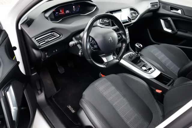 Peugeot 308 (2021) thumbnail 3