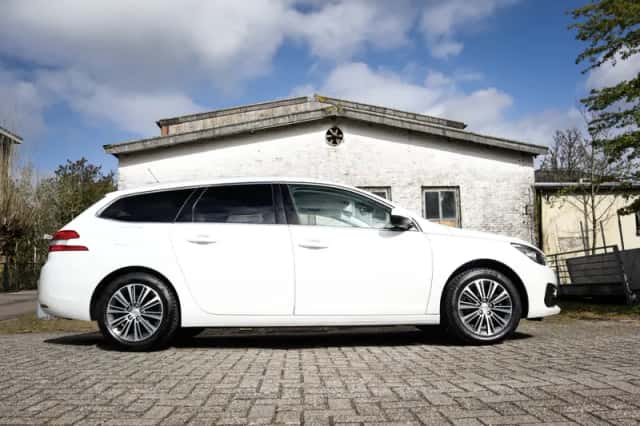 Peugeot 308 (2021) thumbnail 4