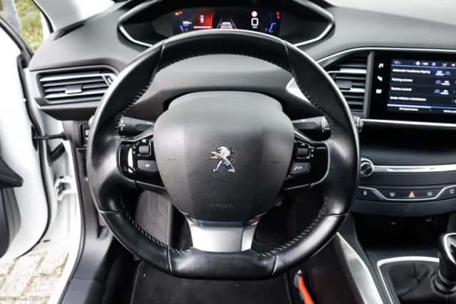 Peugeot 308 (2021) thumbnail 5