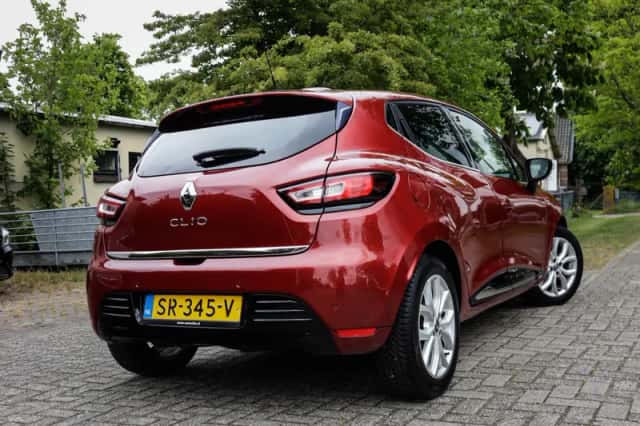 Renault Clio (2018) thumbnail 2