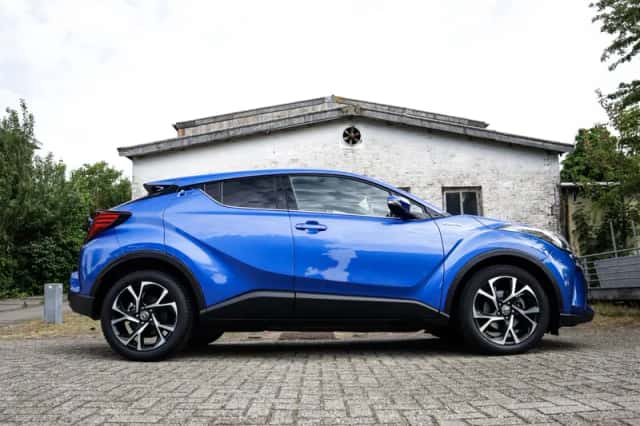 Toyota C-HR (2021) thumbnail 4