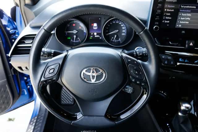 Toyota C-HR (2021) thumbnail 5