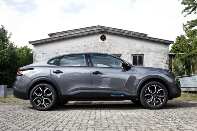 Citroën E C4 X Feel (2023) thumbnail 4