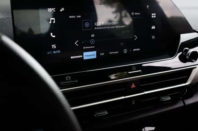Citroën E C4 X Feel (2023) thumbnail 6