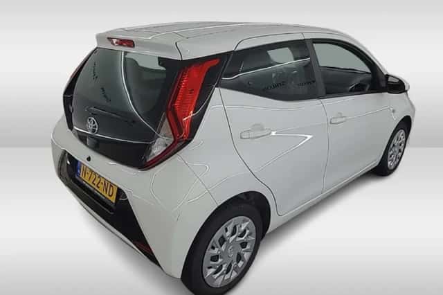 Toyota Aygo (2022) thumbnail 3