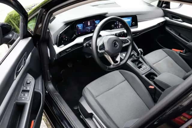 Volkswagen Golf (2021) thumbnail 1