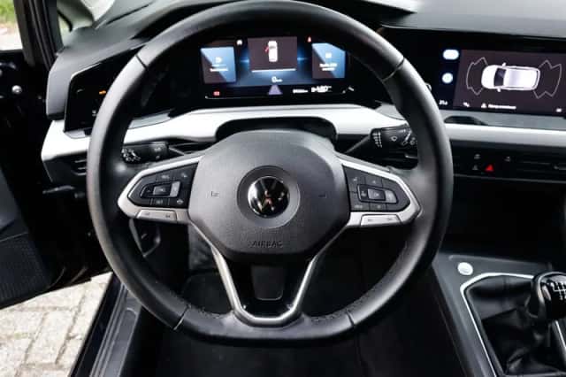 Volkswagen Golf (2021) thumbnail 5