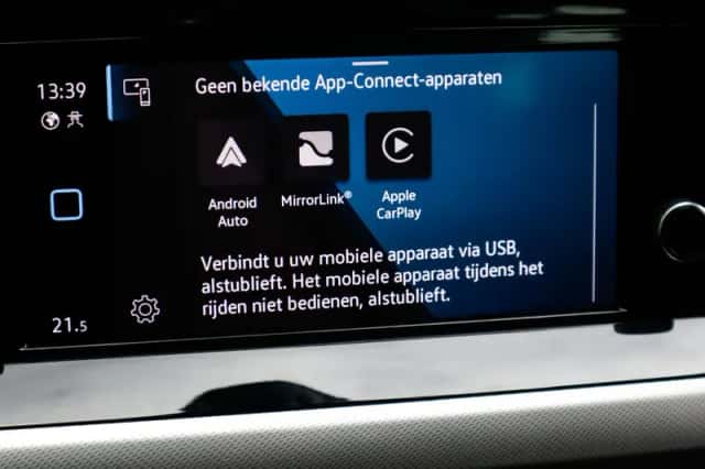 Volkswagen Golf (2021) thumbnail 6