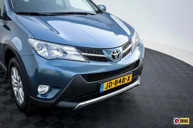 Toyota RAV4 (2013) thumbnail 2