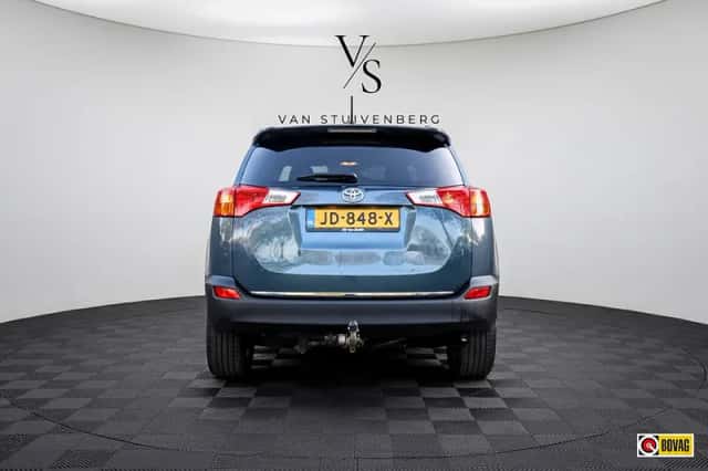 Toyota RAV4 (2013) thumbnail 6