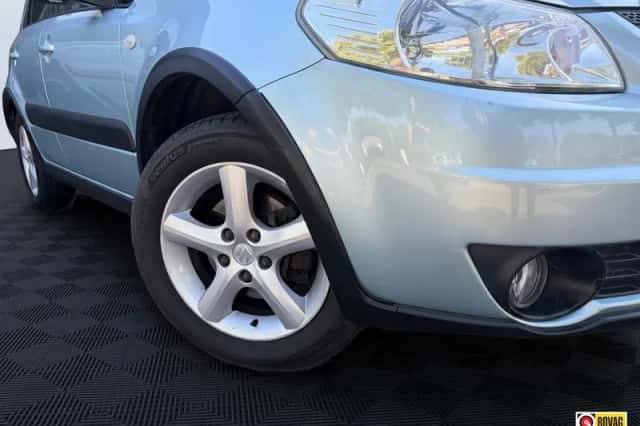 Suzuki SX4 (2007) thumbnail 2