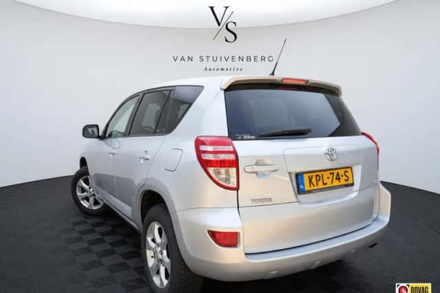 Toyota RAV4 (2011) thumbnail 4