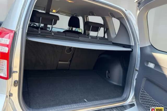 Toyota RAV4 (2011) thumbnail 5
