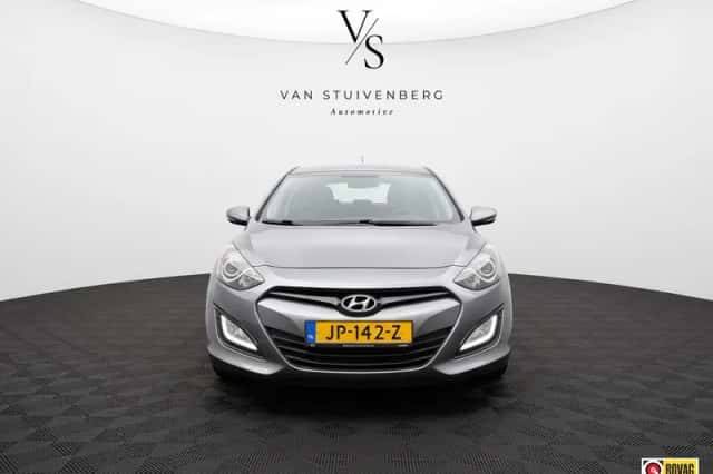 Hyundai i30 (2016) thumbnail 3