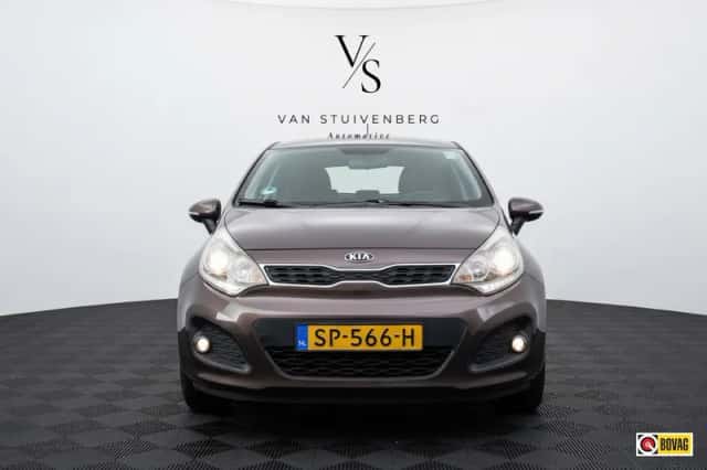 Kia Rio (2011) thumbnail 2