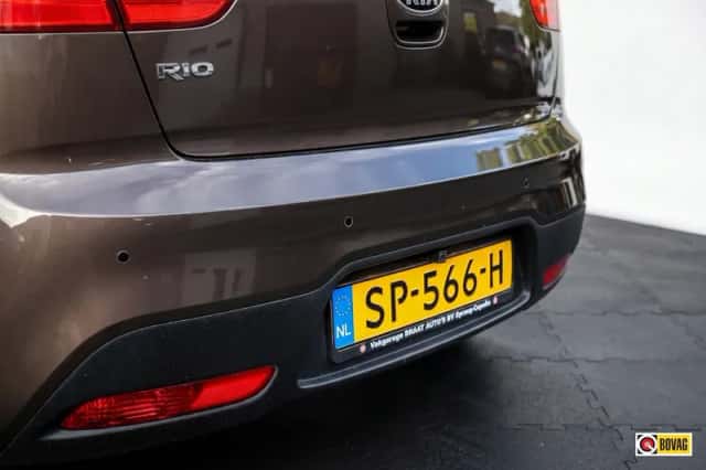 Kia Rio (2011) thumbnail 6