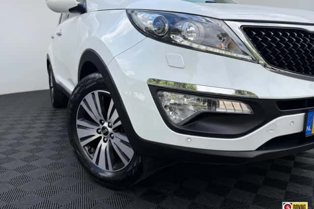 Kia Sportage (2015) thumbnail 2