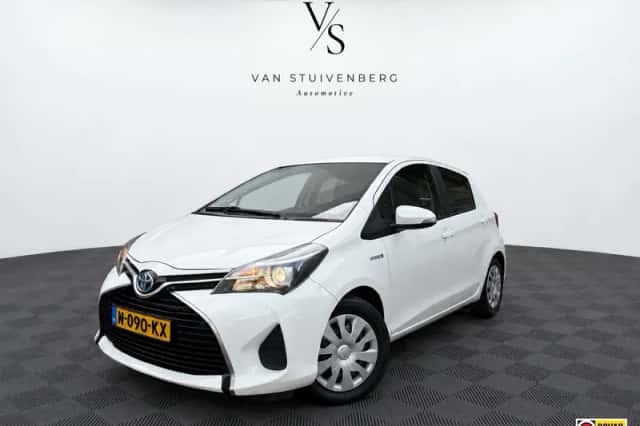 Toyota Yaris (2016) thumbnail 3