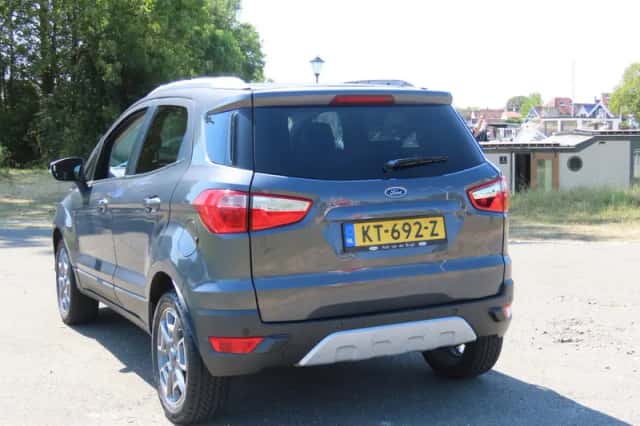 Ford EcoSport (2016) thumbnail 3