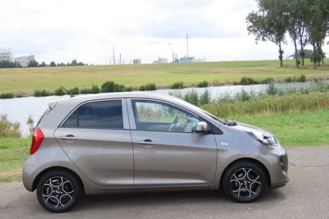Kia Picanto (2016) thumbnail 5