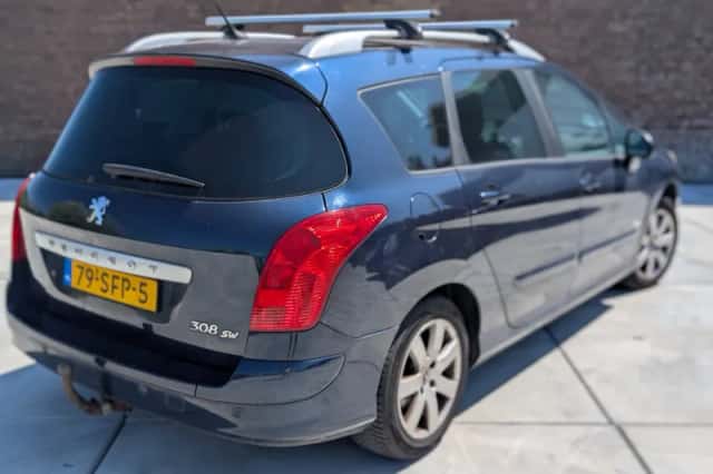 Peugeot 308 (2011) thumbnail 3