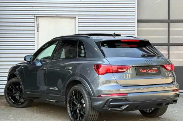 Audi Q3 (2021) thumbnail 3