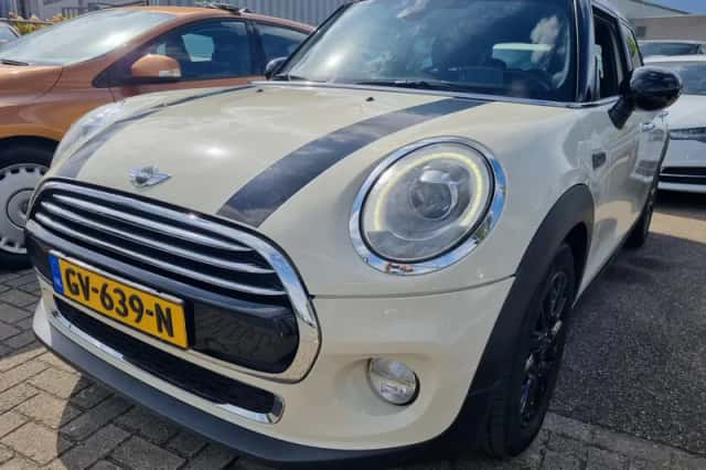 MINI Cooper (2015) thumbnail 1