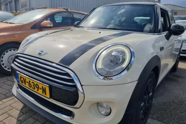 MINI Cooper (2015) thumbnail 2